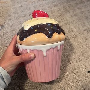 Ceramic Cupcake storage